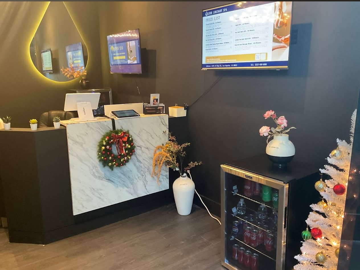 Luxe Luminary Spa reception area